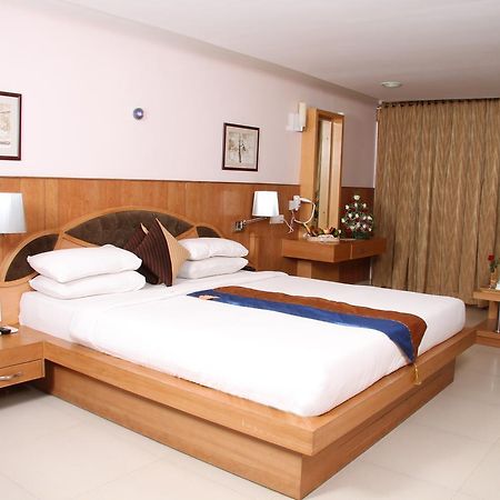 La Promenade Hotel Ковалам Екстериор снимка