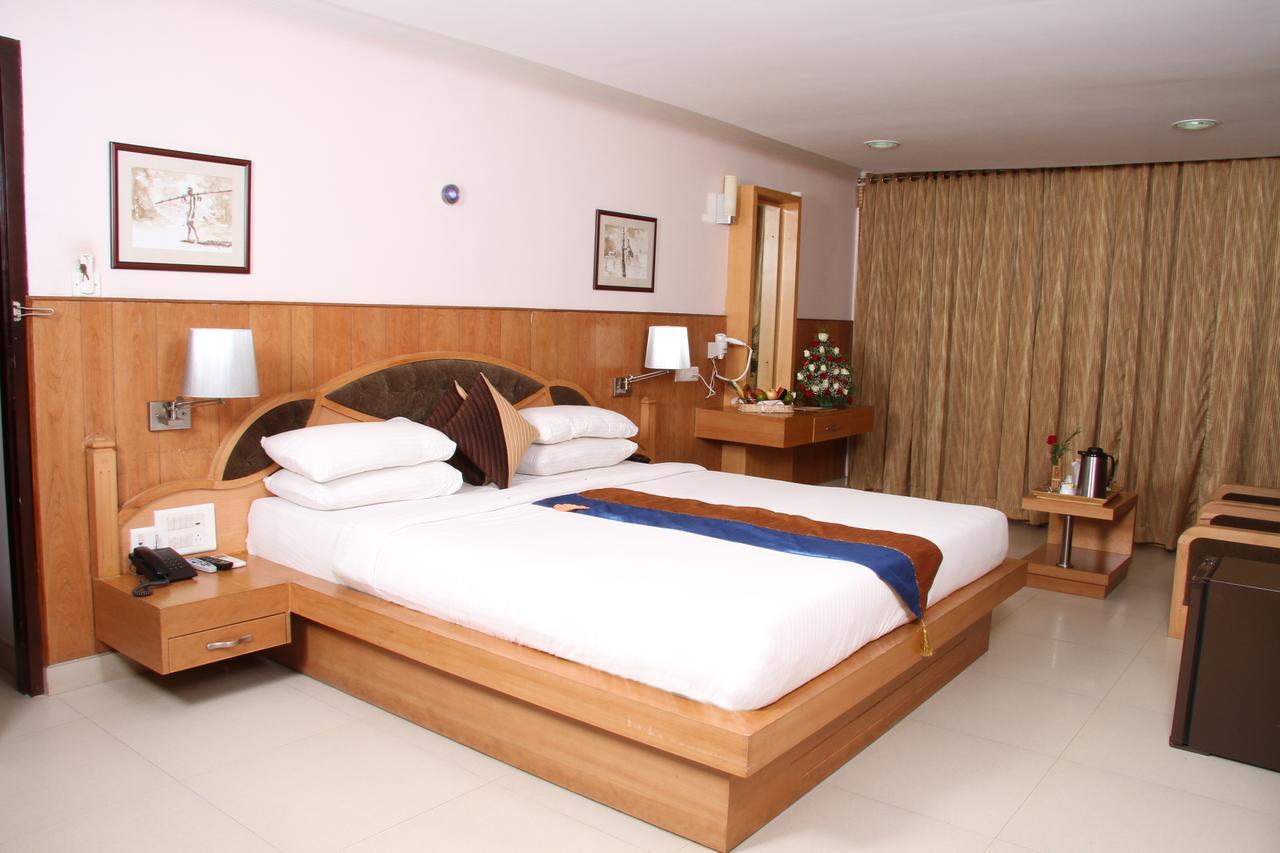 La Promenade Hotel Ковалам Екстериор снимка