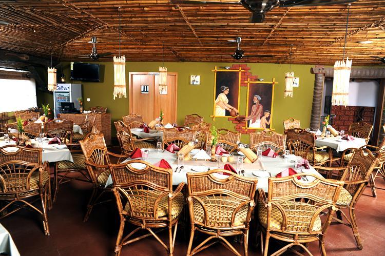 La Promenade Hotel Ковалам Екстериор снимка