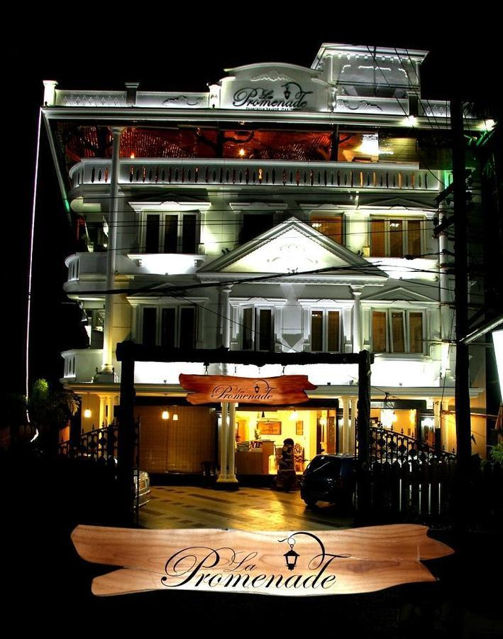 La Promenade Hotel Ковалам Екстериор снимка