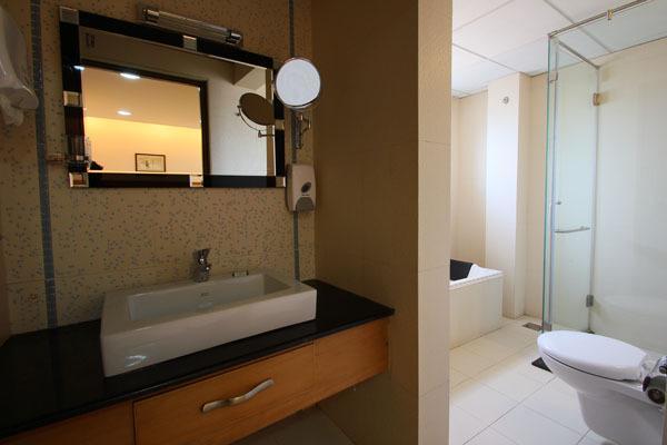 La Promenade Hotel Ковалам Екстериор снимка