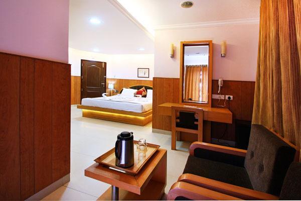 La Promenade Hotel Ковалам Екстериор снимка