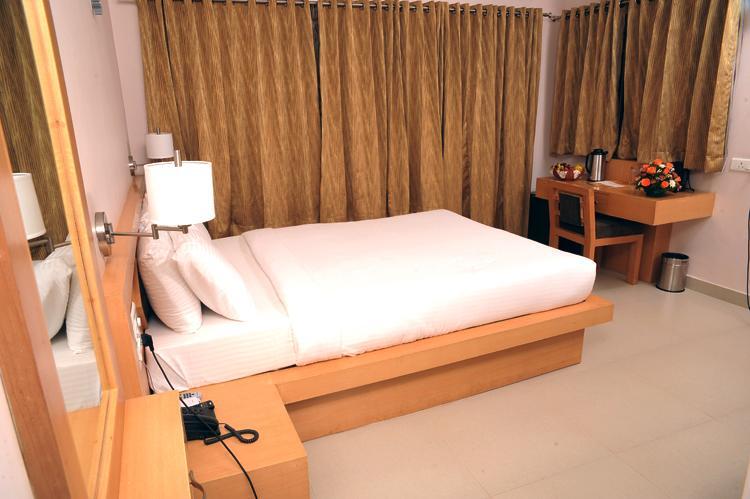 La Promenade Hotel Ковалам Екстериор снимка